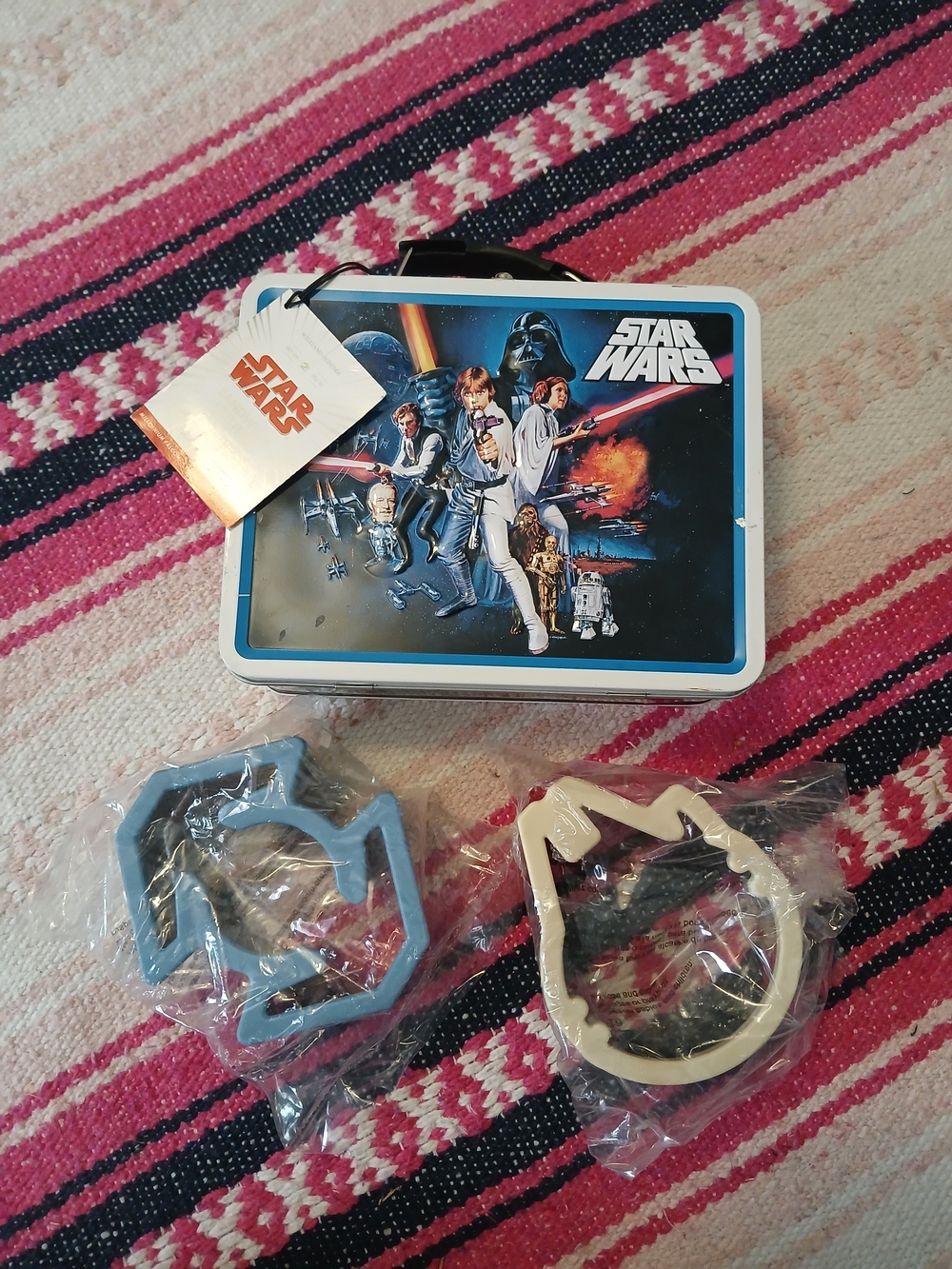 Williams-Sonoma 2010 Star Wars Tin Lunch Box 2 Sandwich‎ Cutters/NEW